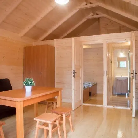 Letniskowe Lesna Mila Lodge Jaroslawiec