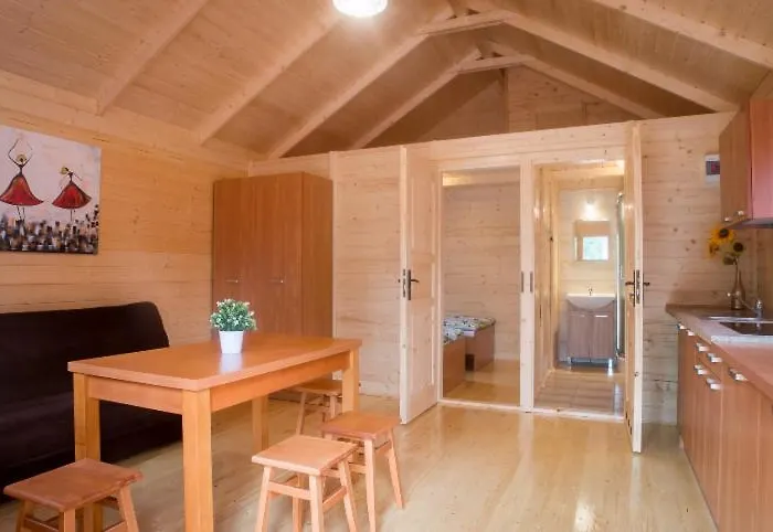 Letniskowe Lesna Mila Lodge Jarosławiec